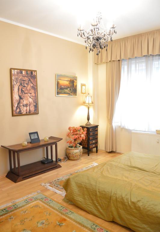 Classic Flat At Basilica Apartment Budapest Exterior photo