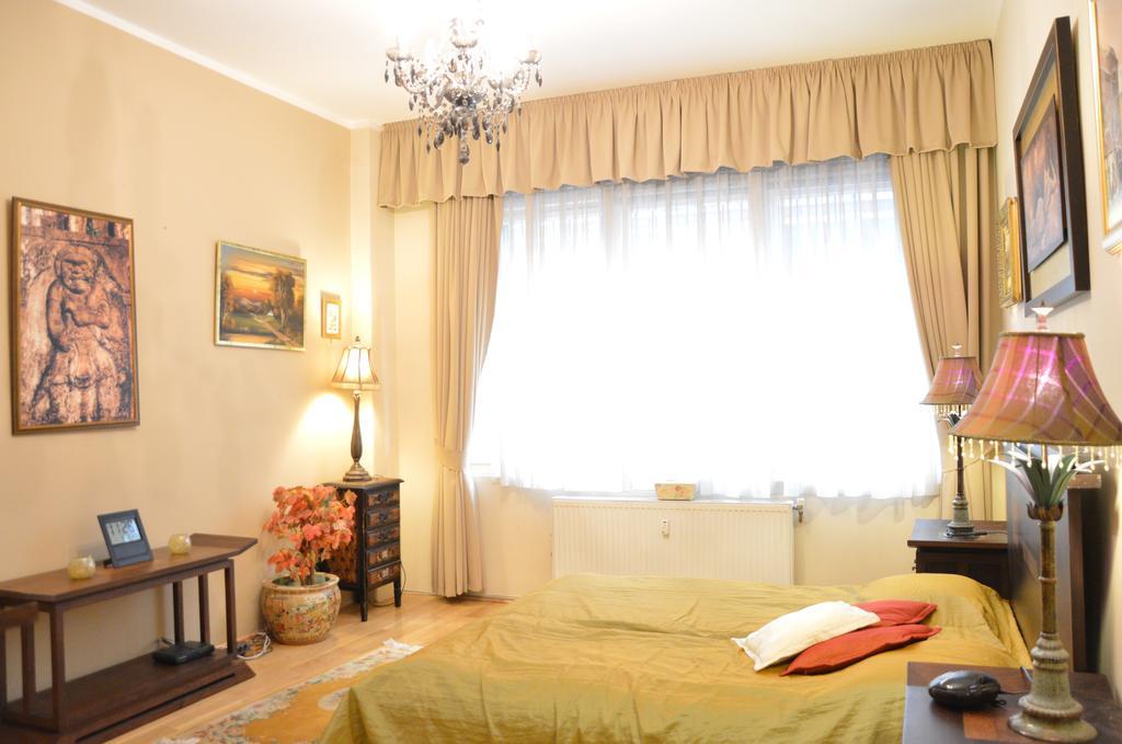 Classic Flat At Basilica Apartment Budapest Exterior photo